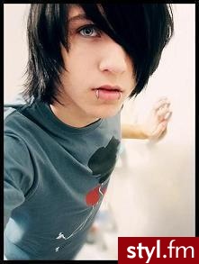 Piękny ;) - EMO Alternatywne Średnie Fryzury