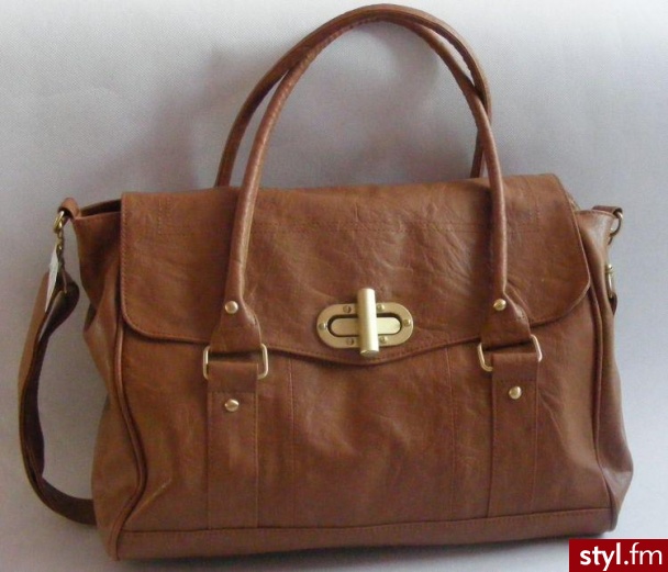 dziewczyny macie może tą torebke, bo chce sobie zamówić ale nie wiem czy tą matową czy błyszczącą? - Pozostałe Torebki Moda
