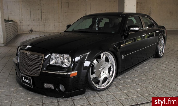 Chrysler 300c <333
za trzy lata do ślubu ;p
czaarny... - Misz-masz