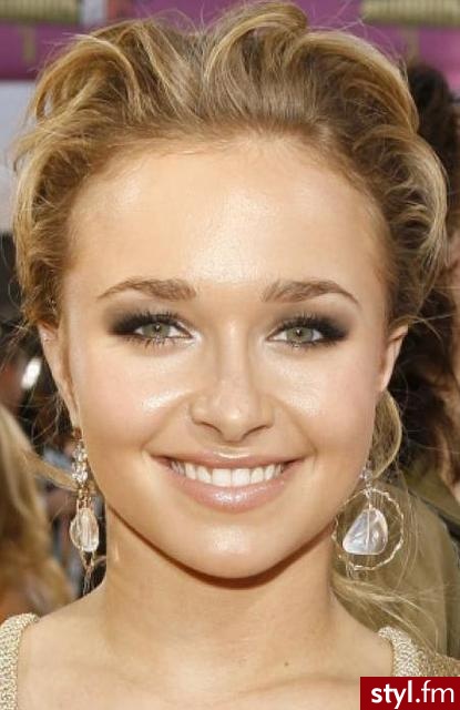 Wieczorowe Średnie Fryzury