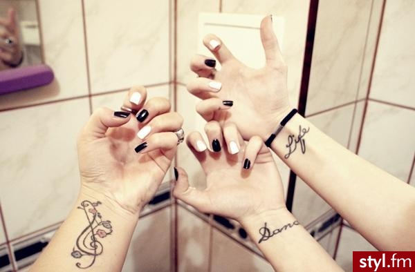 Manicure. Czerń i biel. - Paznokcie