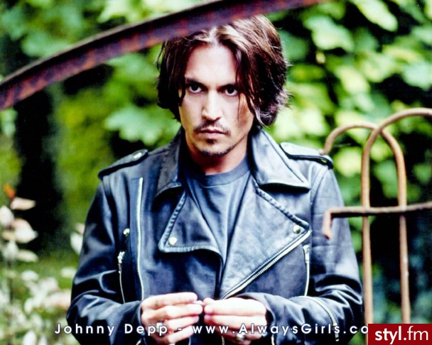 Johnny. ah Johnny... boski Johnny :) - Średnie Męskie Fryzury