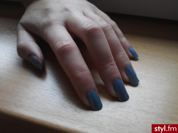 blue :) pięknie się błyszczą i połyskują ale fotki niestety tego nie oddają :( - Paznokcie