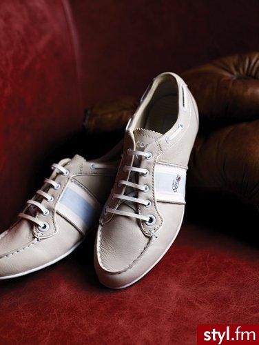 Lacoste to marka słynąca ze sportowej elegancji, klasy, dobrego smaku i stonowania w najbardziej dyskretnym stylu. Linie miejskie marki, mimo że nie tracące sportowego charakteru, nadają się jak najbardziej do miksowania z ubraniami z zupełnie innej bajki - Pozostałe Buty Moda