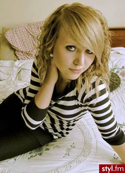 Blond Rozpuszczone Kręcone z grzywką Na co dzień Średnie Fryzury