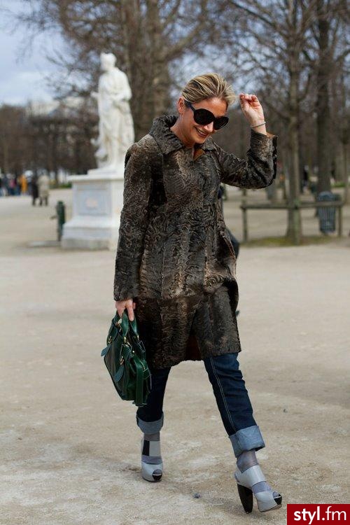 Jeżeli zdjęcie znajduje się już w galerii poproszę o link - Moda uliczna Inne Moda