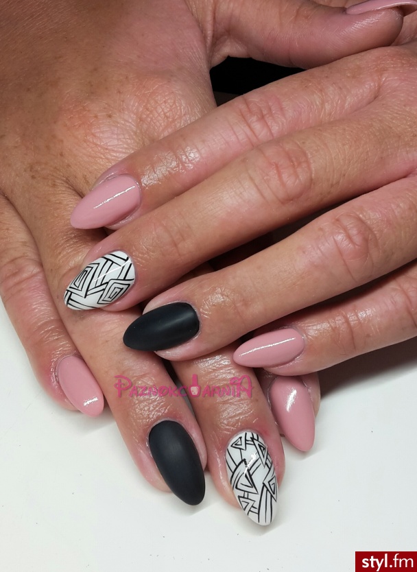 Manicure hybrydowy - Migdałki Malowane farbkami Naturalne Paznokcie