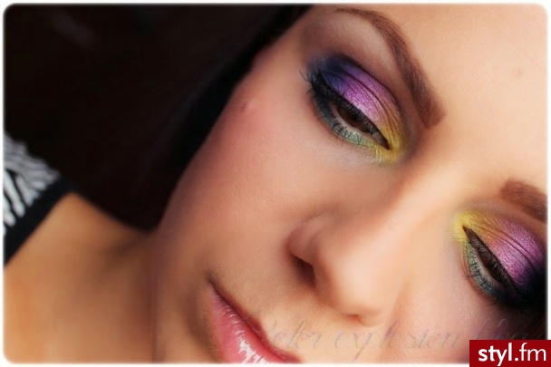 Kolorowe oczy
http://color-explosion-blog.blogspot.com/ - Wieczorowe Makijaże