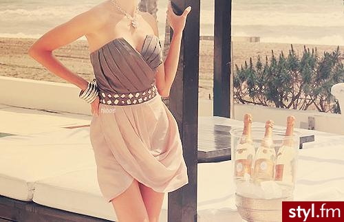 Sukienki Moda