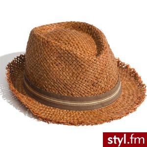 Hinge Fringed Straw Fedora - Polyvore. Pobrano ze strony: http://www.polyvore.com/hinge_fringed_straw_fedora/thing?id=32222400#1301514697201 - Nakrycia głowy Dodatki Moda