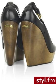 buty. Burberry €450 - Pozostałe Buty Moda