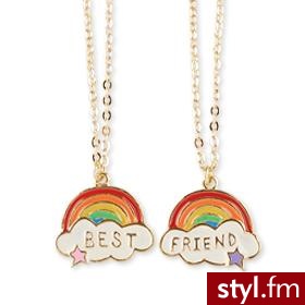 Wisiorki ,,best friend,, dla ciebie i twojej przyjaciółki do kupienia w sklepie claire's - Pozostałe Dodatki Moda