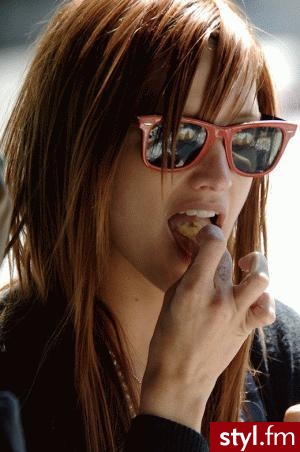 Ashlee Simpson - Średnie Fryzury