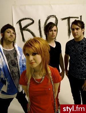 paramore !! jee - Średnie Fryzury