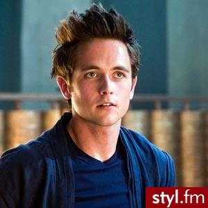 Justin Chatwin - Średnie Męskie Fryzury