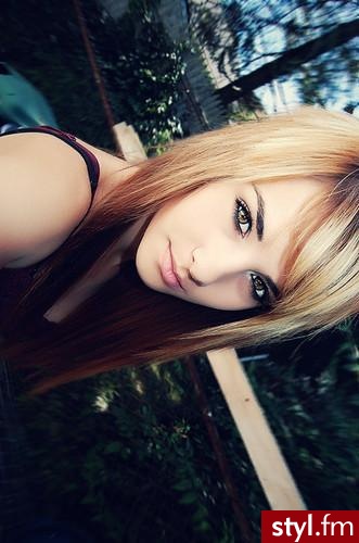 Średnie Fryzury
