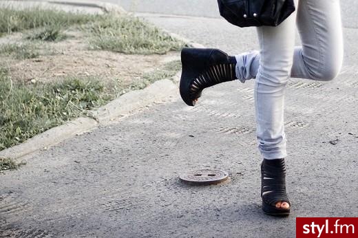 Jeżeli zdjęcie znajduje się już w galerii poproszę o link - Pozostałe Buty Moda