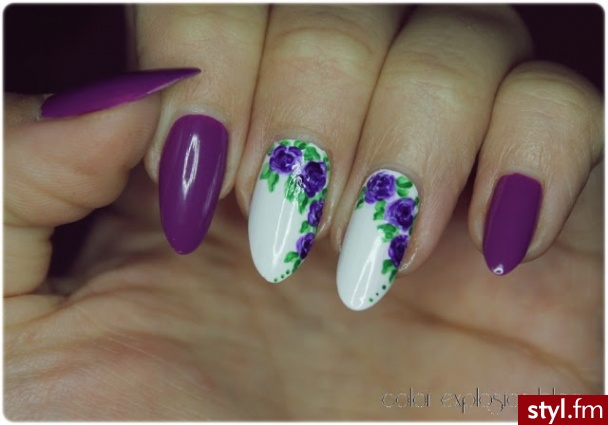 http://color-explosion-blog.blogspot.com/2015/07/violet-roses-nails-czyli-miosc-od.html - Migdałki Malowane farbkami Naturalne Paznokcie