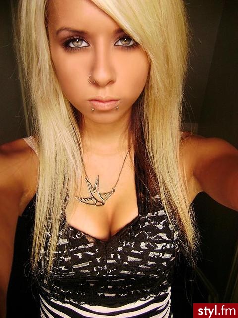 to nie moj frzy i nie moje foto xd - EMO Alternatywne Średnie Fryzury