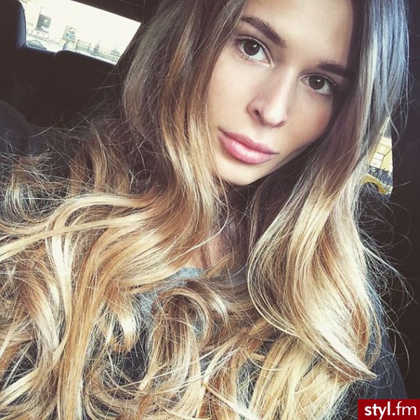 Blond Rozpuszczone Kręcone Na co dzień Długie Fryzury