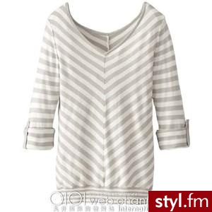 Rebecca V-neck Boarder Knit w/ Roll-up Sleeves - Polyvore. Pobrano ze strony: http://www.polyvore.com/rebecca_neck_boarder_knit_roll-up/thing?id=16173147 - Pozostałe Ciuchy Moda