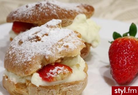 Ptysie:). Mmmm nie mogłam się oprzeć :D Z kremem truskawkowym:) - Misz-masz