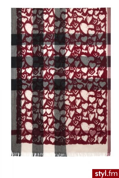 Burberry Hearts Collection. Linia jest dziełem dyrektora kreatywnego marki – Christophera Bailey’a. Sercową kolekcję tworzą torebki, skórzane akcesoria, drobne dodatki i biżuteria. Motywem spajającym całość jest oczywiście serce, które skomponowano z kult - Gadżety Inne Moda