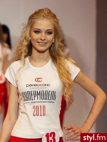 Blond Rozpuszczone Kręcone Na co dzień Długie Fryzury