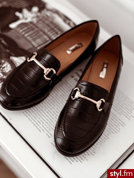 Piękne eleganckie buty wykonane ze skóry ekologicznej. Idealnie sprawdzą się w wiosennych stylizacjach, zwłaszcza połączone z sukienką w kwiatowy print. Wężowe tłoczenie nadaje im charakteru. https://roseboutique.pl/ - Balerinki Buty Moda