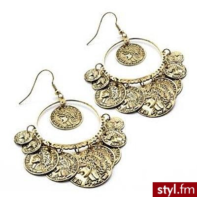 Greek Style Coin Hoop Drop Earrings (Burn Gold) - 7.5cm Drop... - Polyvore. Pobrano ze strony: http://www.polyvore.com/greek_style_coin_hoop_drop/thing?id=19700592 - Pozostałe Dodatki Moda