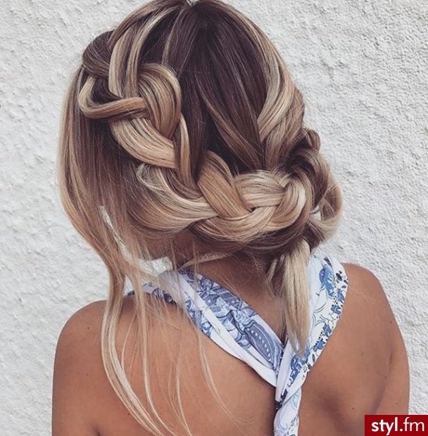 Upięcie Proste Na co dzień Długie Fryzury