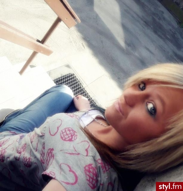 ;** - Krótkie Fryzury