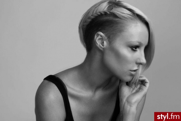 Subtelna fryzurka ;) - Blond Tribale - wzory na głowie Alternatywne Krótkie Fryzury