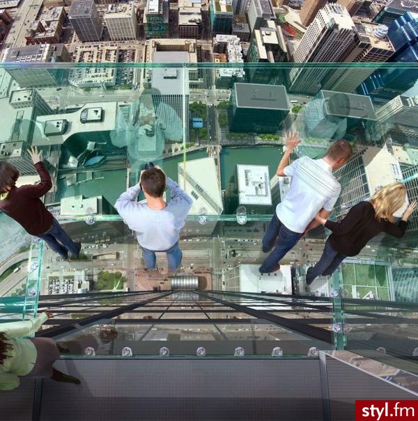 slynny szklany balkon w chicago:) tez bym chetnie tam stanela;) - Misz-masz