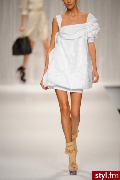 sukienka. 2 022 euro Fendi
Jeżeli już jest proszę o link - Pozostałe Ciuchy Moda