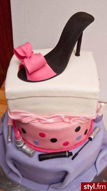Wbrew pozorom,to jest tort! Resztę dzieł znajdziecie na  http://thecakegirl.carbonmade.com/projects - Misz-masz