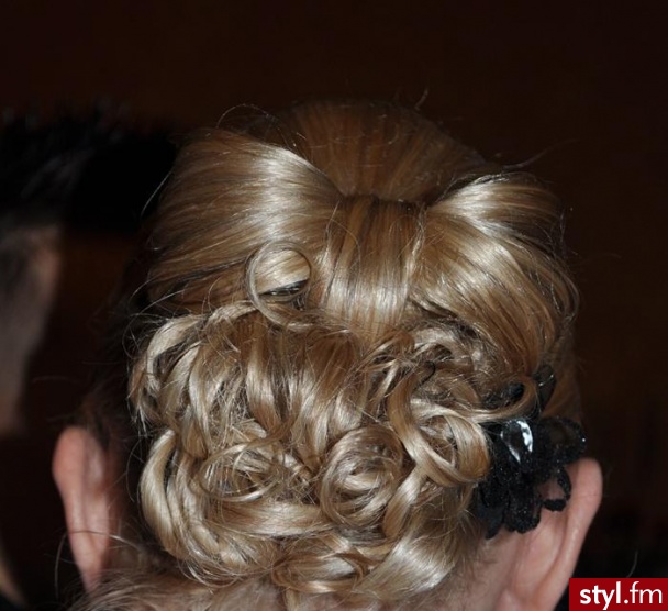 Blond Upięcie Proste Wieczorowe Średnie Fryzury