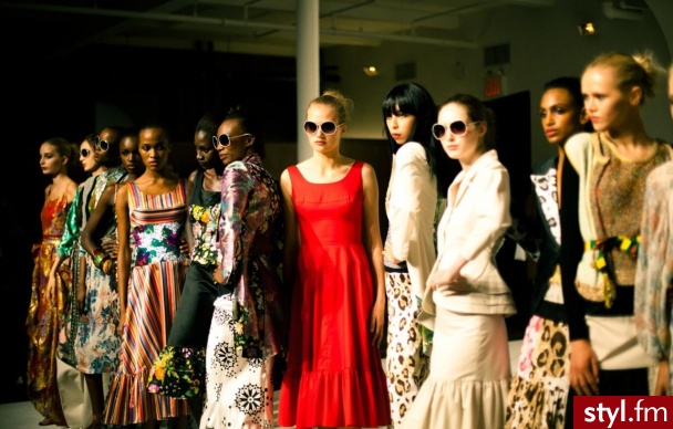 Sukienki Moda