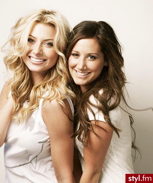 Ashley Tisdale i Alyson Michalka - Kręcone Na co dzień Długie Fryzury