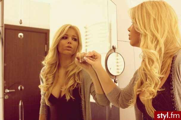 Blond Rozpuszczone Kręcone Na co dzień Średnie Fryzury