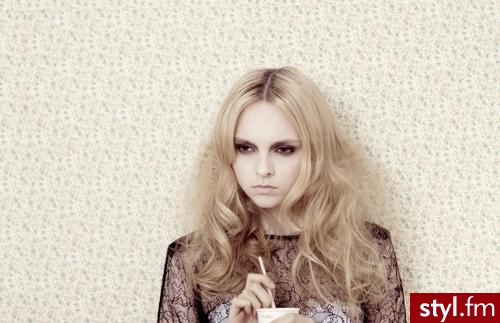 jeśli zdjęcie się powtórzy to przepraszam ; )) . nie robię tego specjalnie !. 
prosze gdyby co o link . ;)) - Kręcone Na co dzień Średnie Fryzury
