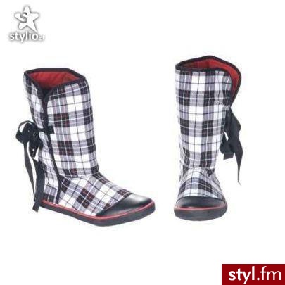 Coś w stylu trampek,ale w tym sezonie są modne :D - Pozostałe Buty Moda