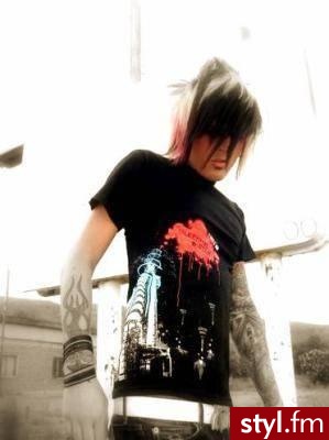 Fryzury EMO. Internetowy Katalog Fryzur IKF.com.pl, propozycje fryzur na każdą okazję np. fryzury młodzieżowe - EMO Alternatywne Średnie Fryzury