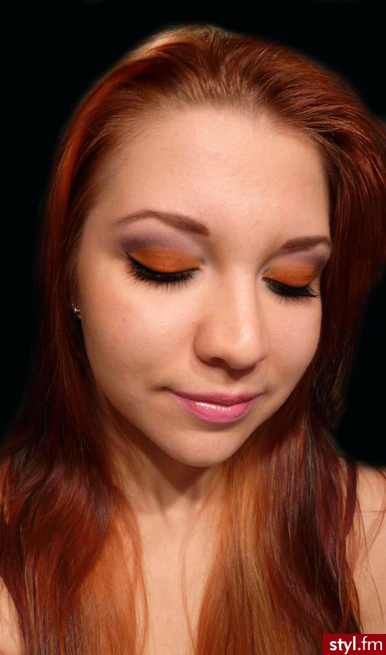 Więcej, tutaj : http://carmillabeauty.blogspot.com/2012/11/makijaz-fioletowa-pomarancza.html - Wieczorowe Makijaże