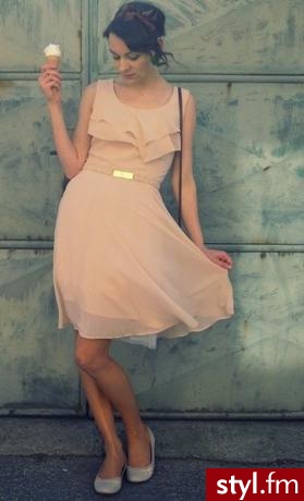 Sukienki Moda