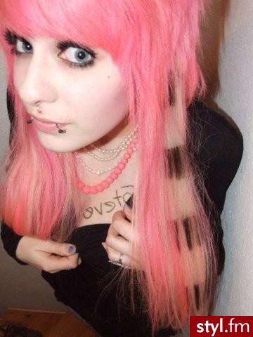 Jesli zdjecie już jest w galerii powiedz :) - EMO Alternatywne Średnie Fryzury