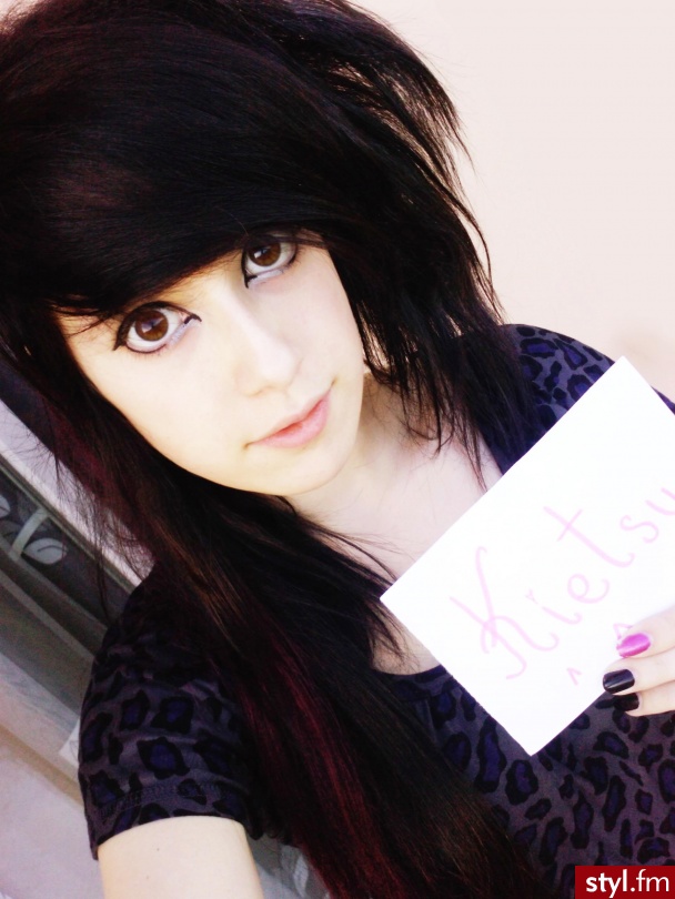 Iyuuu-chan *molesthugkissmolest*. Kochanie moje wiem, że się nie obrazisz <33 - Średnie Fryzury