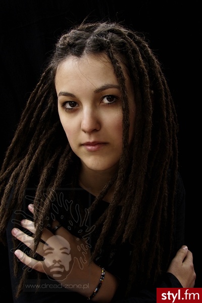 Dredy http://www.dread-zone.pl - Dredy Alternatywne Średnie Fryzury