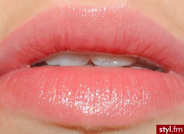 Firma: REVLON Kolor: Peach Parfait Lip Butter - Dzienne Makijaże