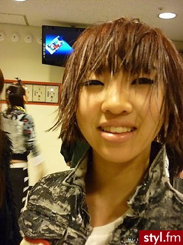 .... 2ne1 - Średnie Fryzury